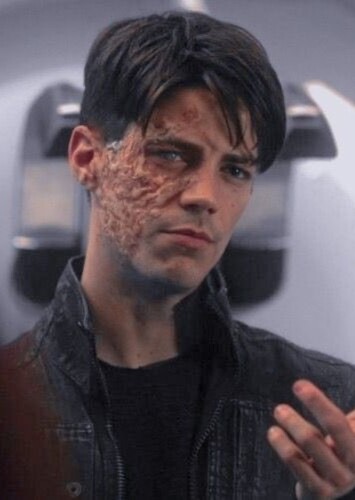 Grant Gustin photo 1