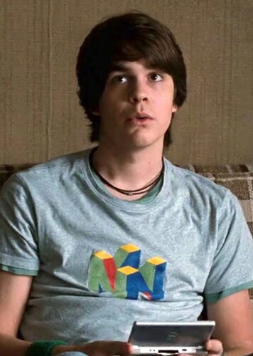 Johnny Simmons photo 4