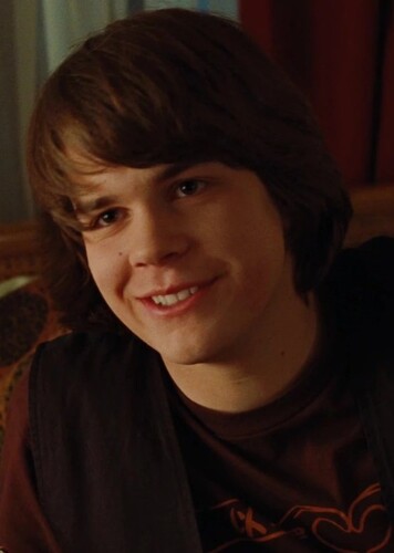 Johnny Simmons photo 2