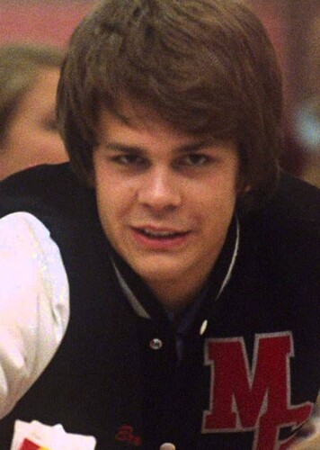 Johnny Simmons photo 1