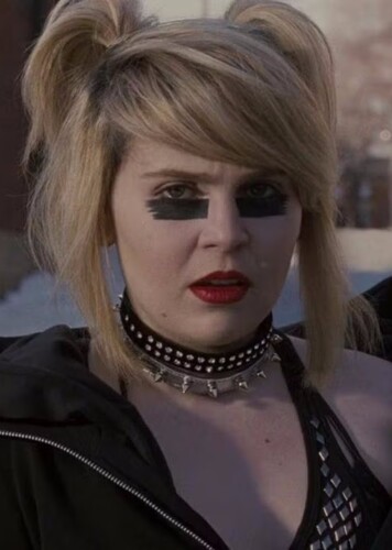 Mae Whitman photo 3