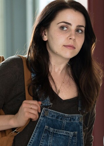 Mae Whitman photo 1