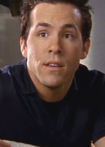Ryan Reynolds photo 2
