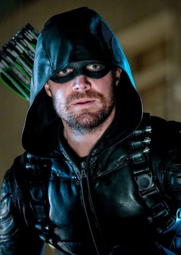 Stephen Amell photo 1