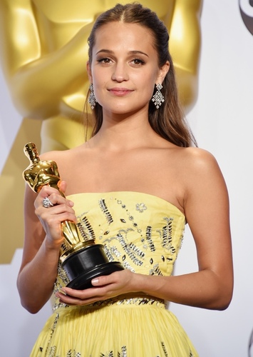 Alicia Vikander 