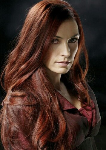 Actrices De Doblaje De Jean Grey De Famke Janssen.