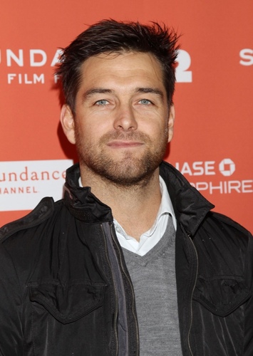 Anthony Starr