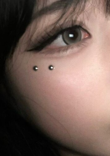 Anti-Eyebrow