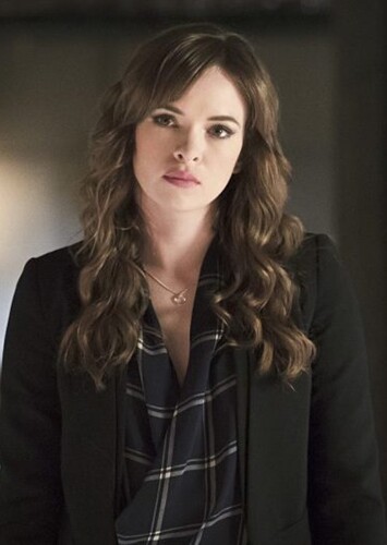 Caitlin Snow