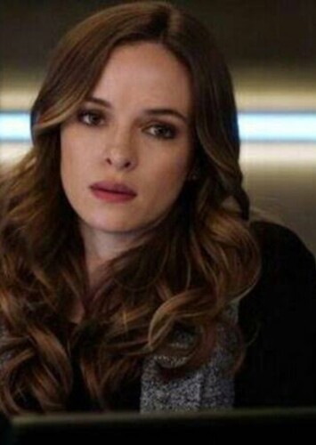 Caitlin Snow