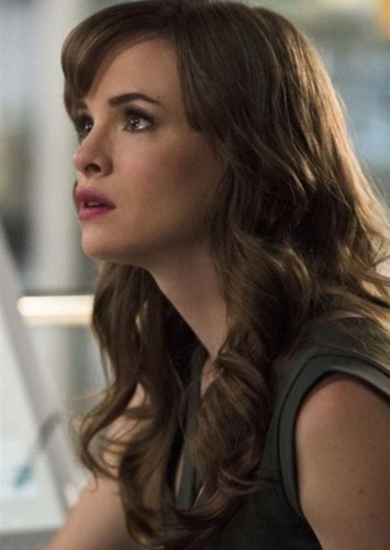 Caitlin Snow