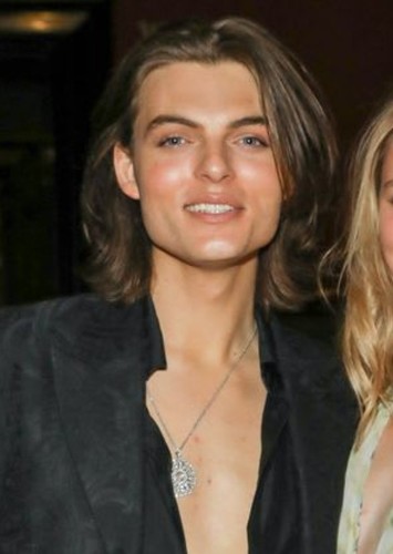 Damian Hurley