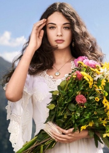 Deva Cassel