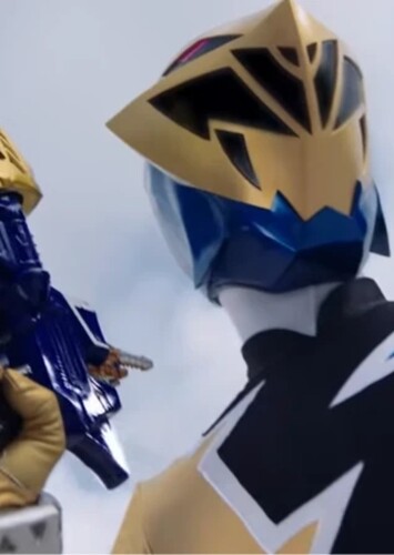 Dino Fury Gold Ranger