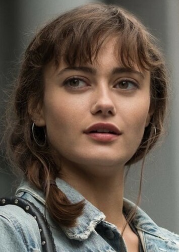 Ella Purnell