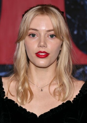 Grace Van Dien