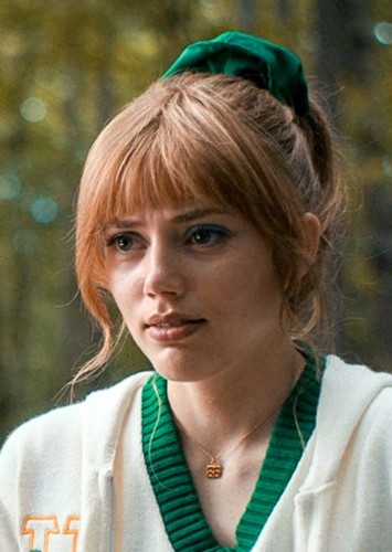 Grace Van Dien