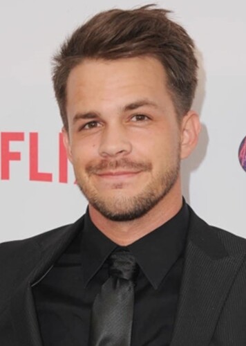 Johnny Simmons