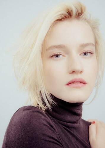 Julia Garner