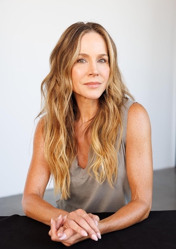 Julie Benz