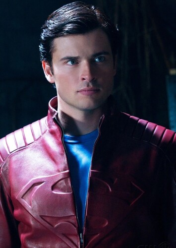 Kal-El Aka Clark Kent Superman (Tom Welling)