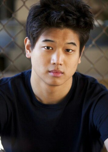 Ki Hong Lee