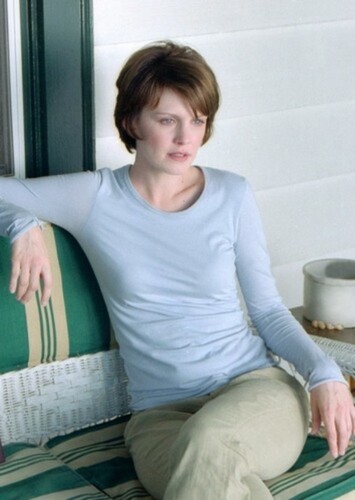 Lara Anderton