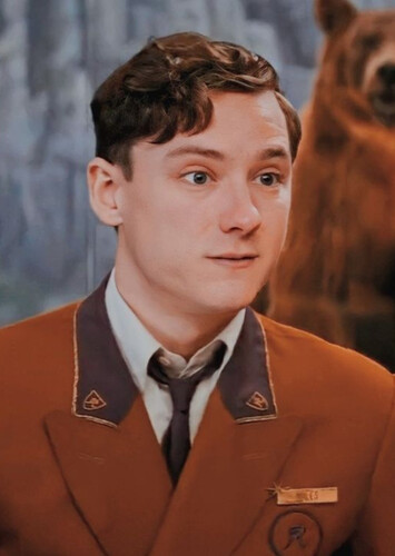 Lewis Pullman