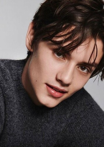 Louis Partridge
