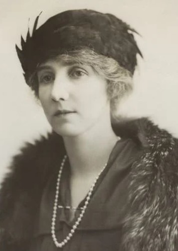 Lucy Noël Martha Leslie