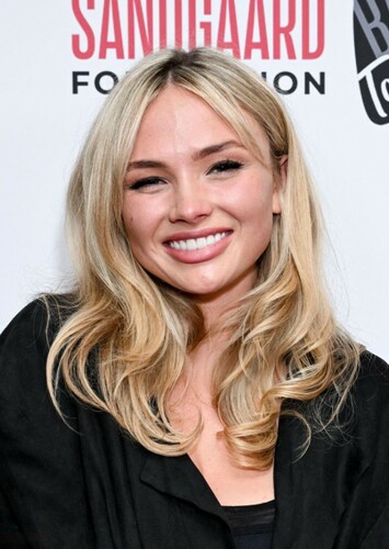 Natalie Alyn Lind