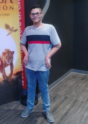 Peg leg Owen Wilson "William" López Salas