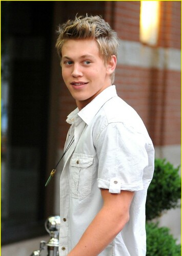 Peyton Leverett