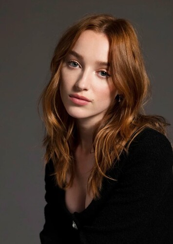 Phoebe Dynevor