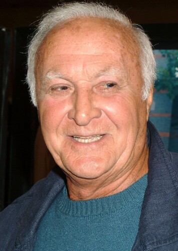 Robert Loggia