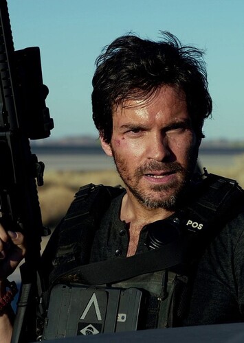 Santiago Cabrera