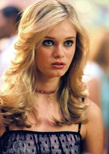 Sara Paxton