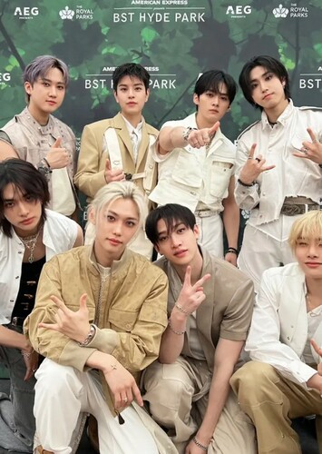 Stray Kids