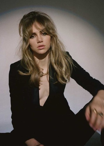 Suki Waterhouse