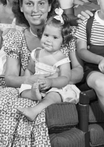 Tina Sinatra
