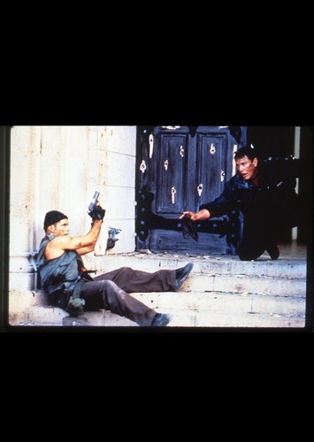 Tom berenger and Raymond cruz