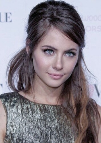 Willa Holland
