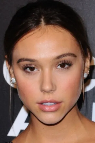 Alexis Ren