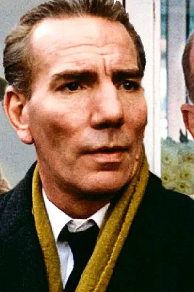 Pete Postlethwaite