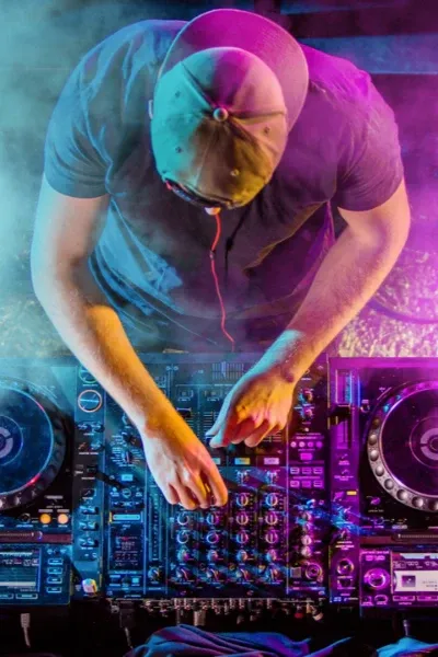 DJs