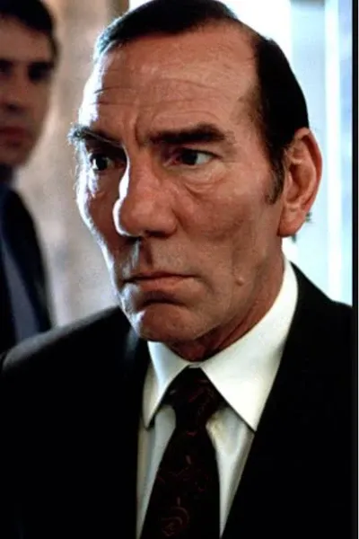 Pete Postlethwaite