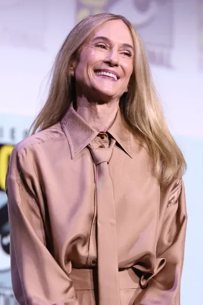 Holly Hunter 🏆