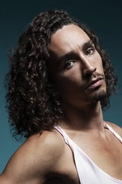 Robert Sheehan photo
