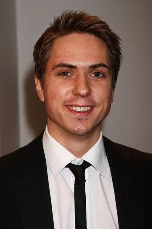 Joe Thomas photo