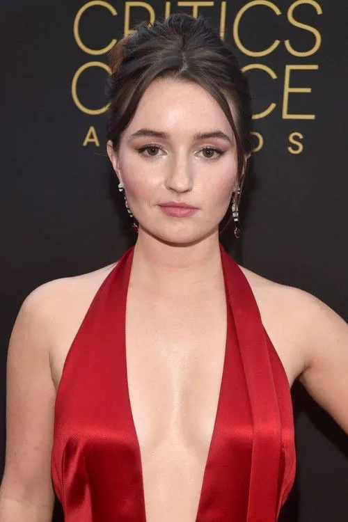 Kaitlyn Dever photo